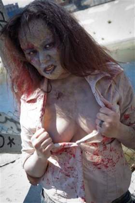 Beyond Fucked: A Zombie Odyssey - Erotik und Horror mit Bonnie Rotten 34