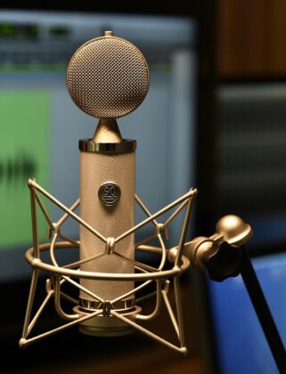 Das Vintage - Studioröhrenmikrofon CMV 563 von Microtech Gefell im Fetischaudio Aufnahmestudio