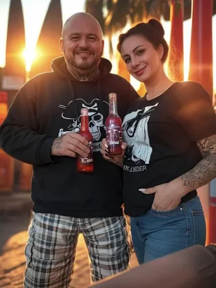 Devils Akita mit Cocktailrocker-Chef Jürgen Hempel und ihrem Signature-Drink