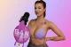 Mia Minou als Chefreporterin der German-Adult-News für die VENUS Berlin 2025 mit GAN-Mikrofon