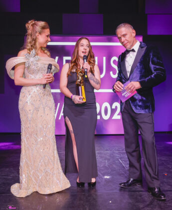 Luna-Lynn gewinnt den VENUS Award 2025 als Beste Newcomerin in Berlin