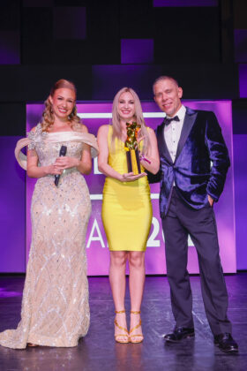 Micky Muffin gewinnt den VENUS Award 2025 als Beste Darstellerin im Wintergarten Varieté