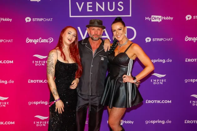 Empire DOM bei der VENUS Berlin 2025 – Red-Carpet-Auftritt nach Award