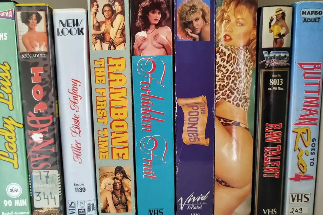 Retro VHS-Hüllen aus den 80ern – Symbolbild für das PaderPorn-Festival 2025