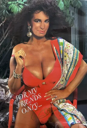 Teresa Orlowski im roten Kleid – Erotik-Ikone und Produzentin der VTO-Filme