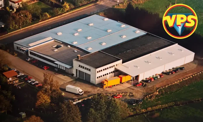 Historische Luftaufnahme eines größeren Industriegebäudes, das als Hauptsitz von VPS Film dient.