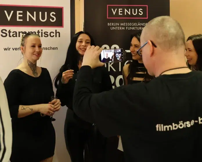 Erster VENUS Stammtisch in Berlin übertrifft Erwartungen Kurzinterviews beim ersten VENUS Stammtisch in Berlin