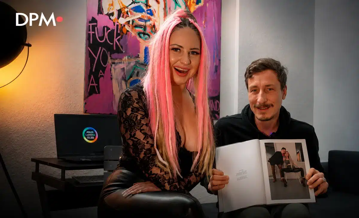 UNTOLD DPM: Was zehn Jahre Beobachtung über die Erotikbranche erzählen Sahin Dellemann zeigt das Fotobuch zu Die Pornomacher
